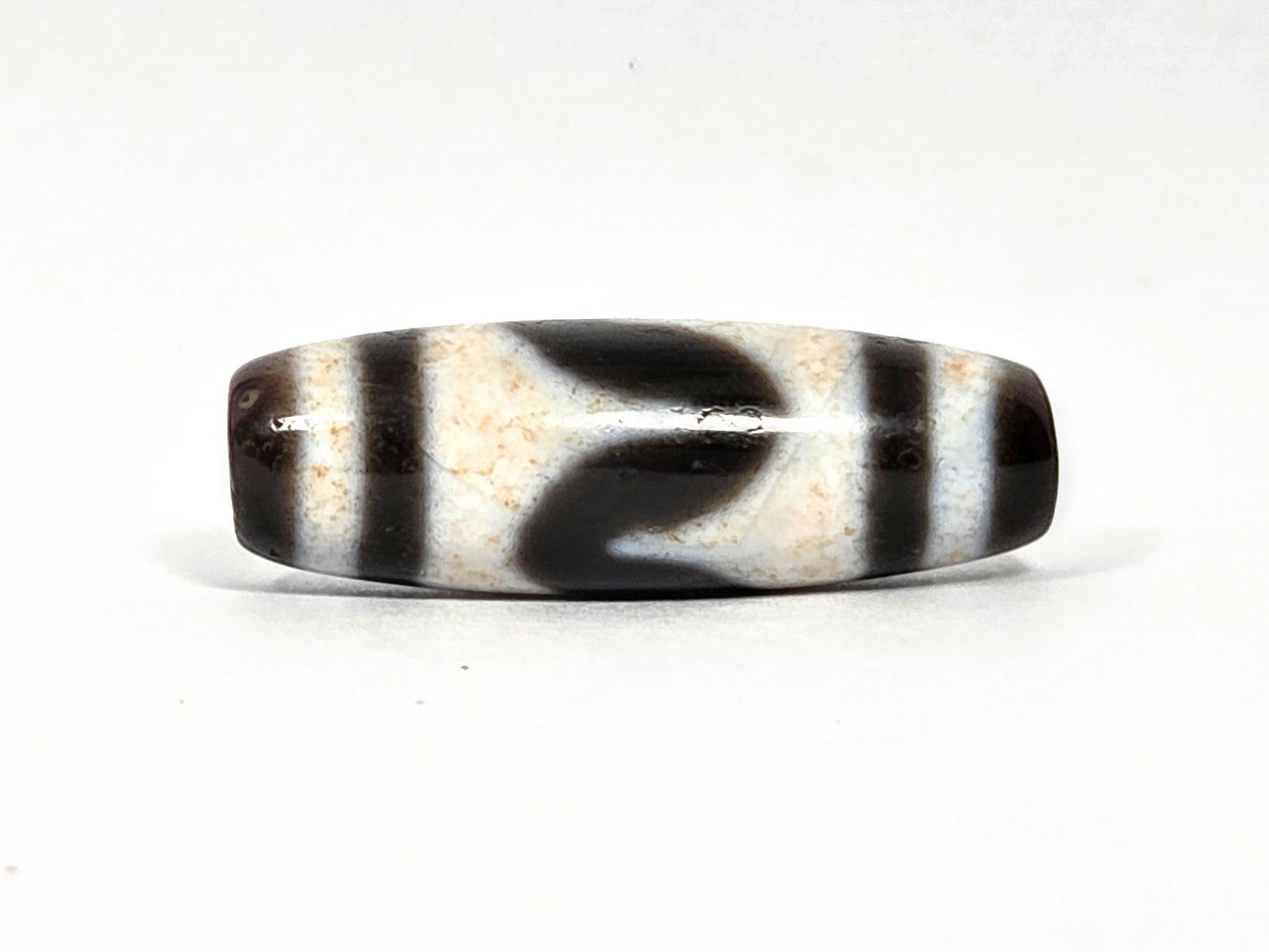 At-080326-TaBS4 antique tasso tiger tooth dzi dark brown agate face B diagonal wave reading unretouched
