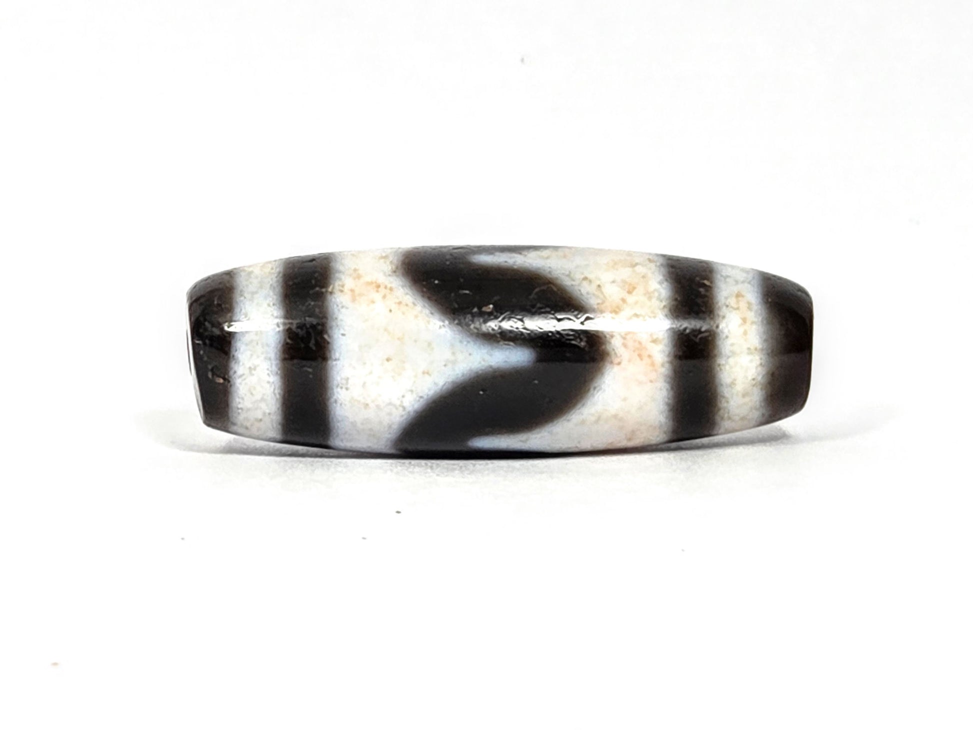 At-080326-TaBS4 antique tasso tiger tooth dzi dark brown agate face C downward wave sweep unretouched