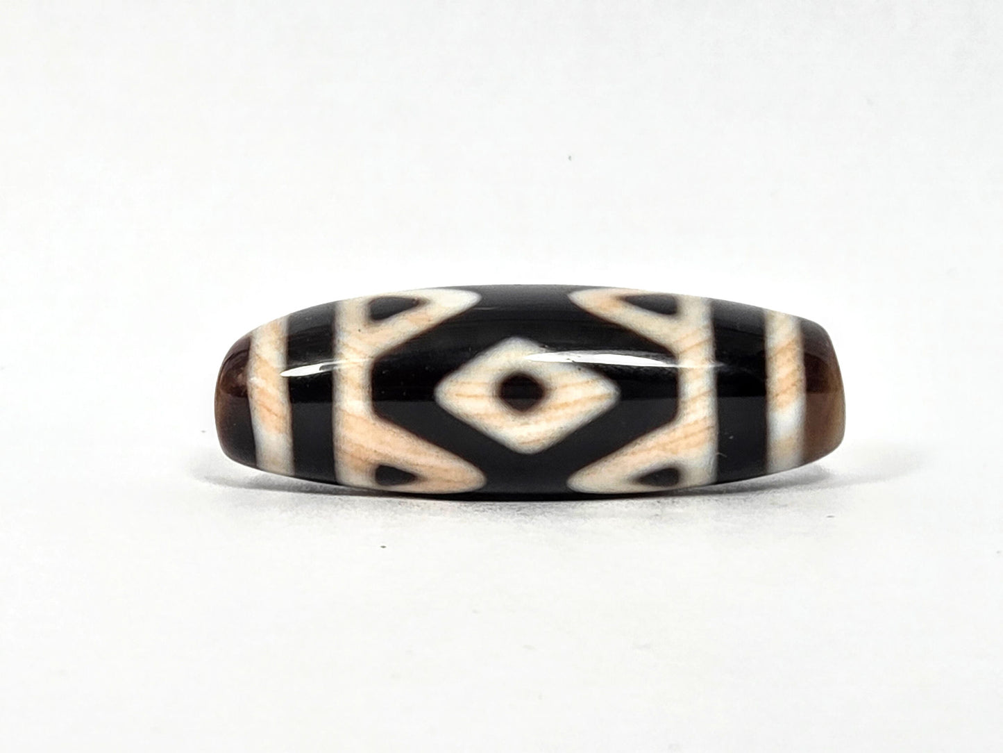 At-090126-3DETT antique three diamond eye tiger tooth dzi 40.1x13.9mm pitch-black agate primary face unretouched