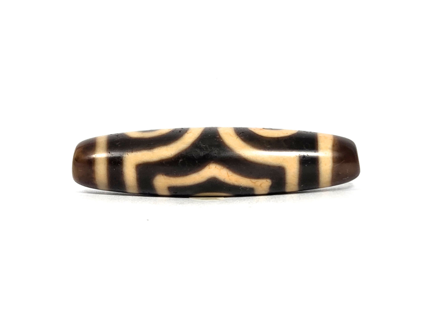 At-090226-3E3 antique three eye dzi dark brown black agate opposite 90-degree turn arc composition, unretouched