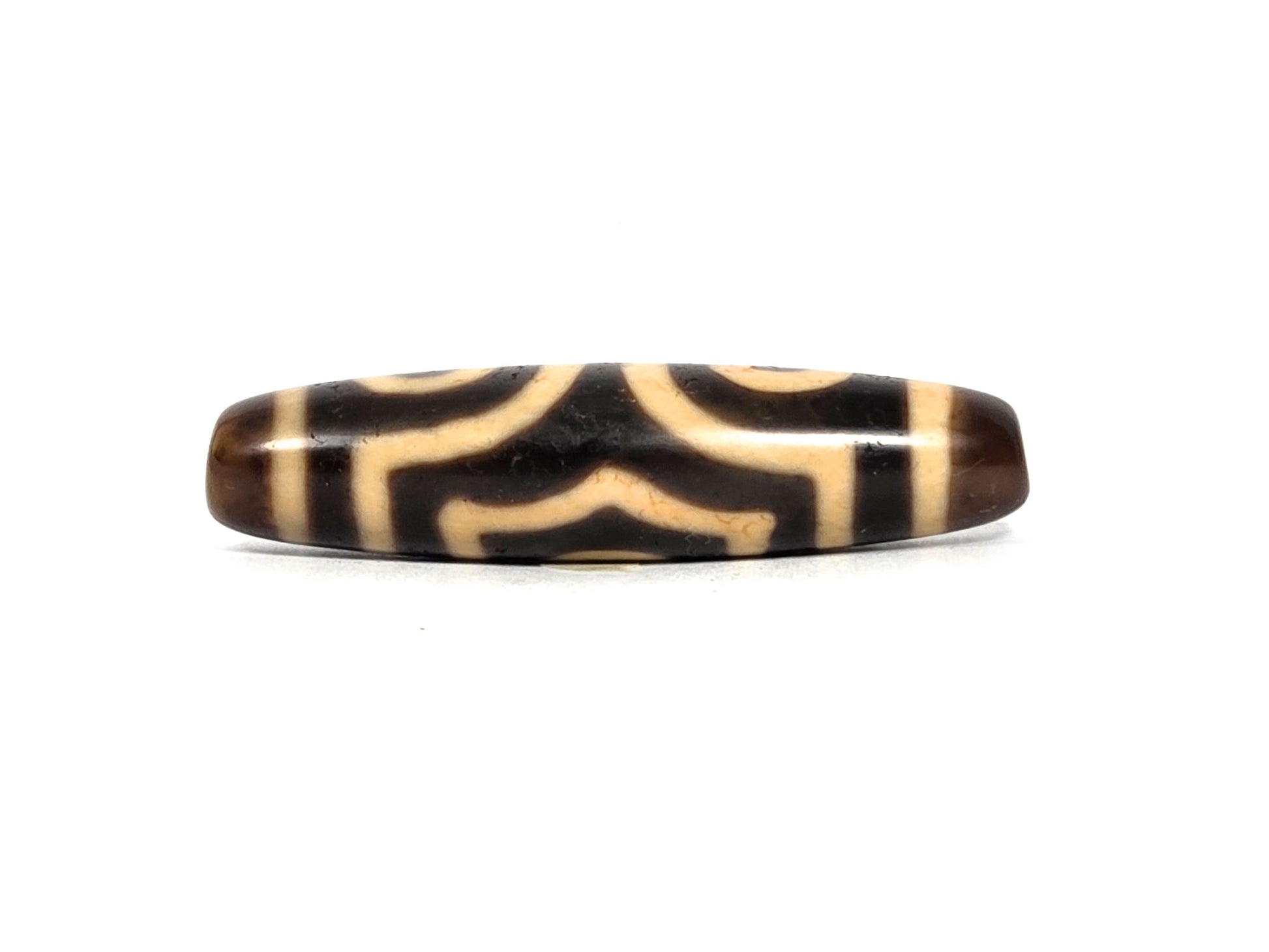 At-090226-3E3 antique three eye dzi dark brown black agate opposite 90-degree turn arc composition, unretouched