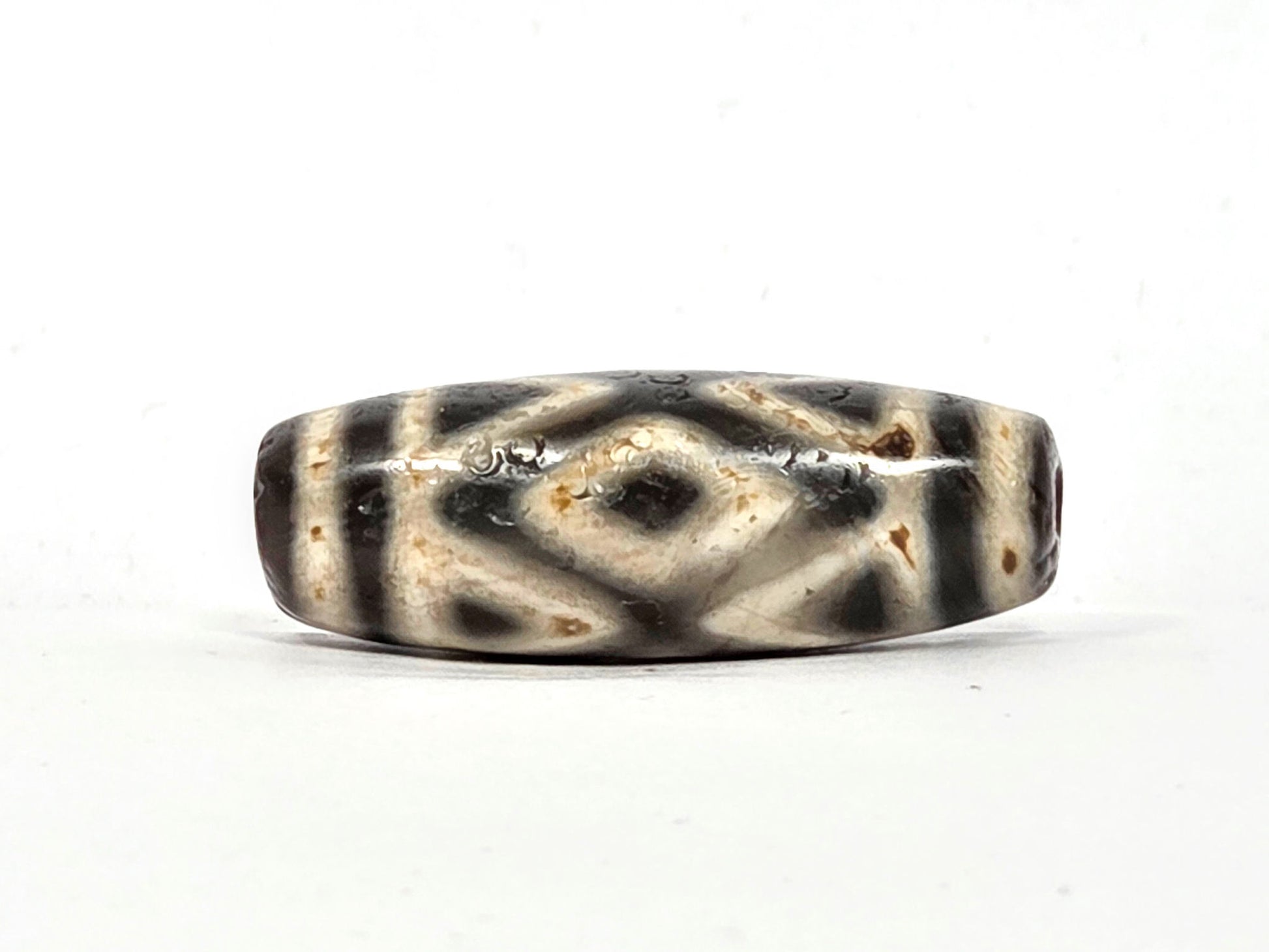 Full-length profile of ancient Three Diamond Eye and Tiger Tooth Dzi bead — 36.3mm × 13.1mm, warm tan agate, unretouched