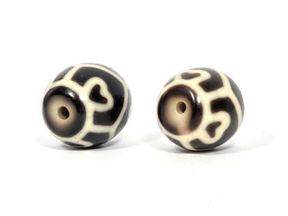 Second drill hole end of antique Tibetan Six Eye Lotus round Dzi bead pair showing complete end-face lotus etching on natural agate — unretouched photo — Ancient Dzi Shop