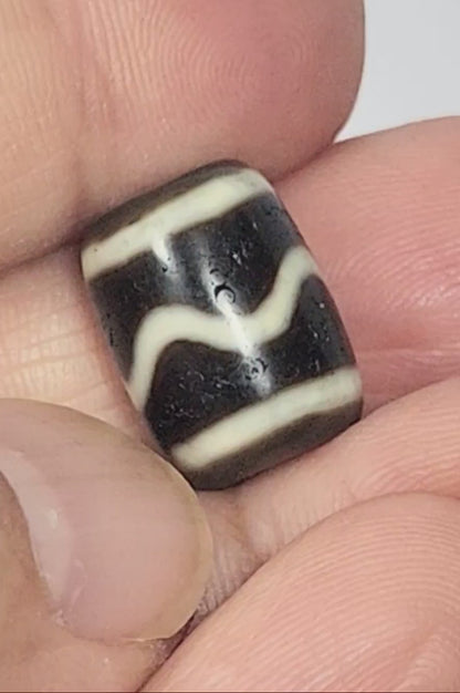 Antique Wave Motif Dzi (Ant-S-Wave-070925)