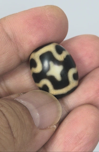 Antique Tibetan Round Dzi Bead featuring Six Eye Lotus & Cross Motif (121025)