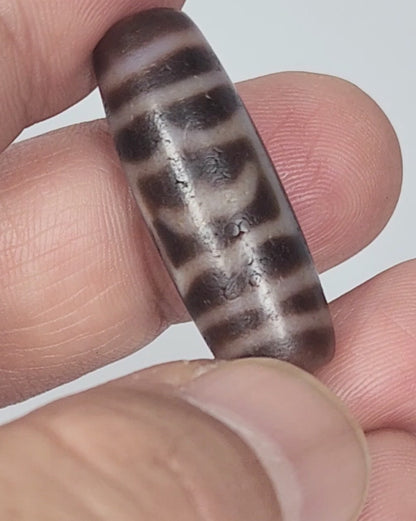 Antique Garuda Motif Dzi Bead with Bloodspots (TiD-Ant-B-Garuda-011425)