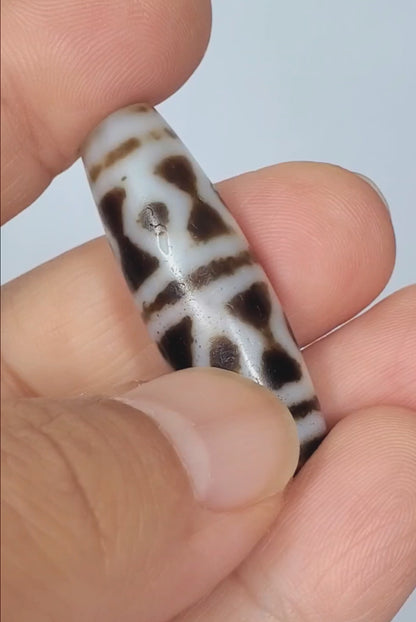 Antique Diamond Spear Motif Dzi with Bloodspots (Ant-B-DS-082524) - 金剛杄天珠