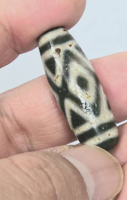 Ancient Tibetan Dzi Bead – Original Three Diamond Eye & Tiger Tooth Motif (122725)