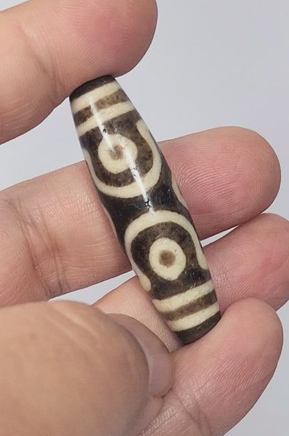 Ancient Tibetan Six Eye Motif Dzi Bead - Extremely Old (only the focal bead is for sale)