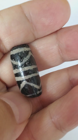 Ancient Double Tiger Tooth Motif Dzi Bead With Calcification
