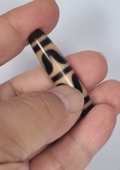 Antique Double Wave Motif Dzi Bead (TiD-Ant-200-DW-110624)