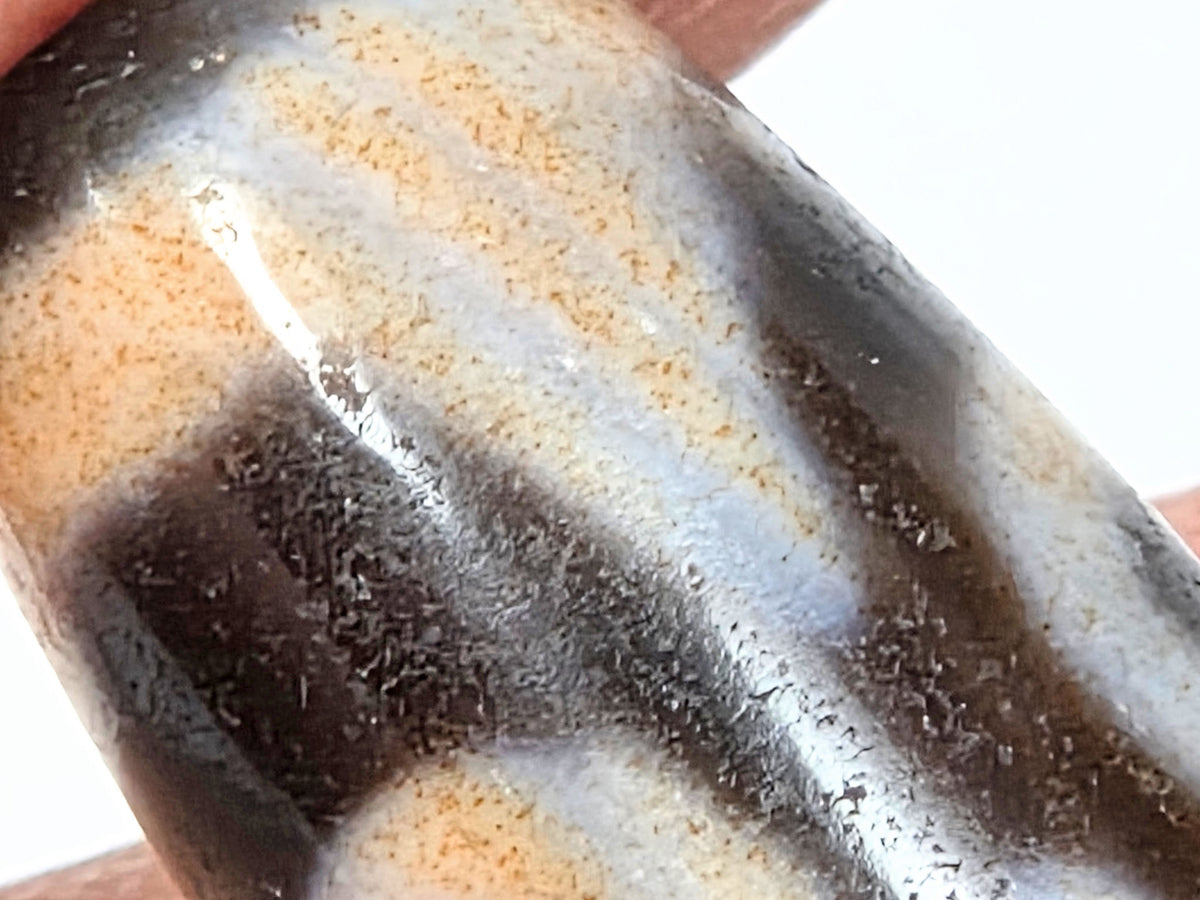 V-061026-6ETTBS macro wide field, pervasive rust-orange cinnabar saturation across full sandy-peach zone, unretouched