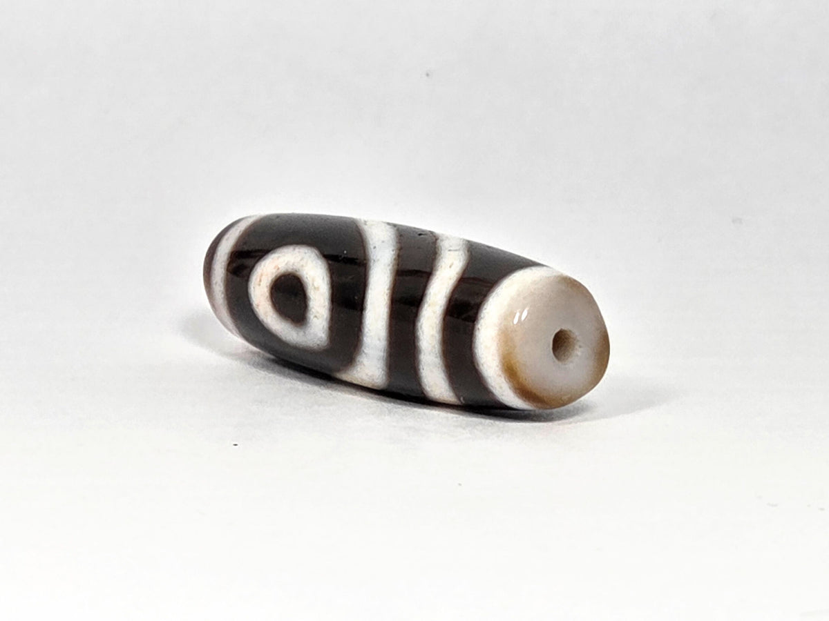 V-080426-2EVBS vintage Taiwan two eye variant dzi drill end A warm tan-beige agate cap eye ring unretouched